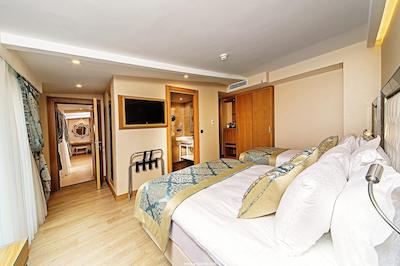 موکارناس تکسیم هتل