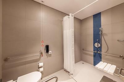 دابل تری بای هیلتون دبی الجدف