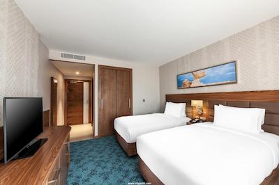 دابل تری بای هیلتون دبی الجدف