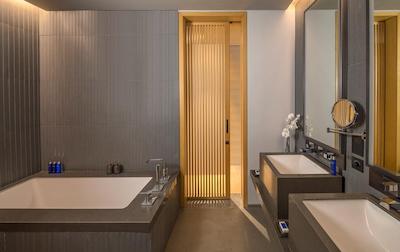 د رزیدنس ات سزار پالاس بلوواترز دوبی