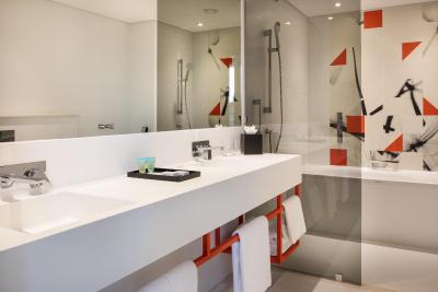 استودیو ام عربین پلازا