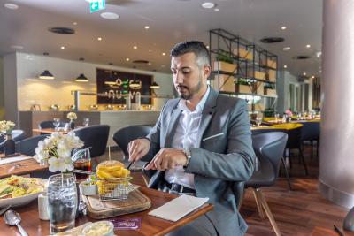 پرمیر این دوبی ل جاداف