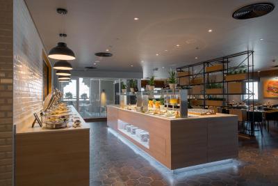 پرمیر این دوبی ل جاداف