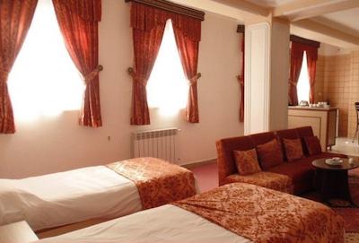 هتل قصر اسکو