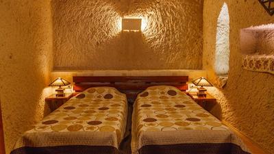 هتل صخره ای لاله کندوان