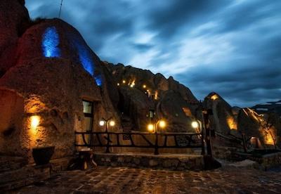 هتل صخره ای لاله کندوان