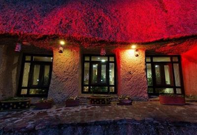 هتل صخره ای لاله کندوان