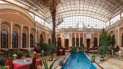 هتل سنتی ادیب الممالک