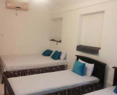 هتل سنتی ادیب الممالک