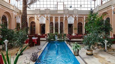 هتل سنتی ادیب الممالک