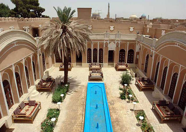 هتل سنتی ادیب الممالک