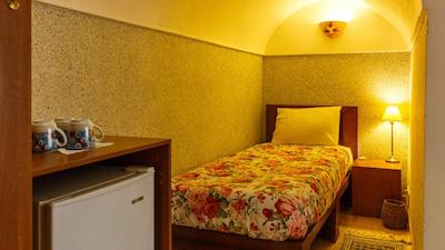 هتل اقامت گاه سنتی خانه سه نیک یزد