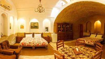 هتل اقامت گاه سنتی خانه سه نیک یزد