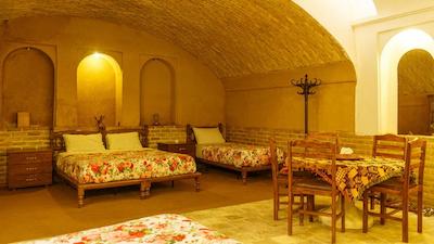 هتل اقامت گاه سنتی خانه سه نیک یزد