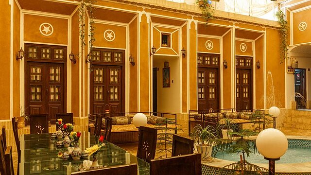 هتل اقامتگاه بومگردی نقره یزد