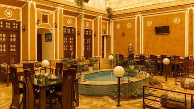 هتل اقامتگاه بومگردی نقره یزد