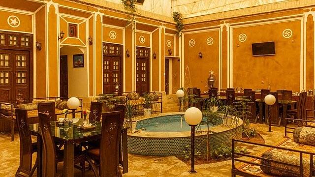 هتل اقامتگاه بومگردی نقره یزد