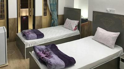 هتل اقامتگاه سنتی الماس یزد