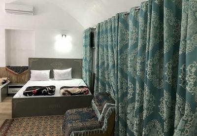 هتل اقامتگاه سنتی الماس یزد