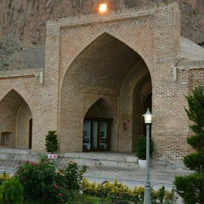 هتل لاله بیستون کرمانشاه