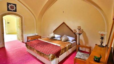 هتل لاله بیستون کرمانشاه