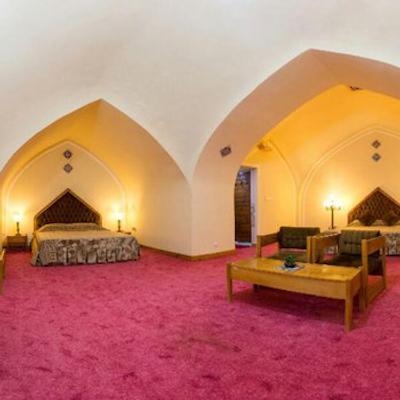 هتل لاله بیستون کرمانشاه