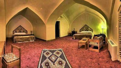 هتل لاله بیستون کرمانشاه