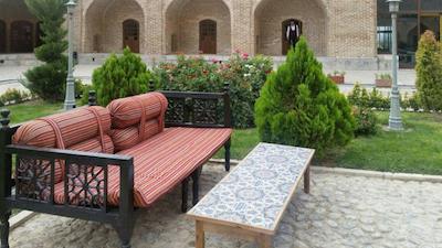 هتل لاله بیستون کرمانشاه