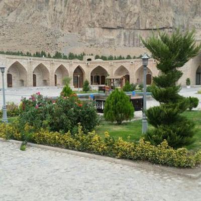 هتل لاله بیستون کرمانشاه