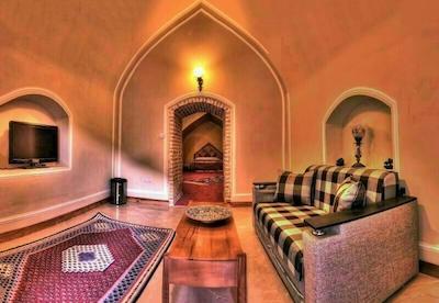 هتل لاله بیستون کرمانشاه