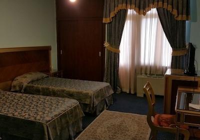 هتل آزادگان