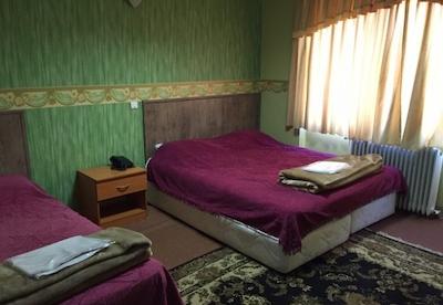 هتل ثمین خوی