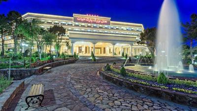 هتل بزرگ پارک حیات