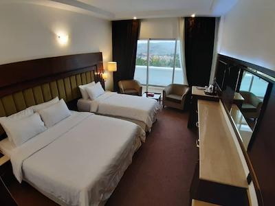 هتل بزرگ پارک حیات