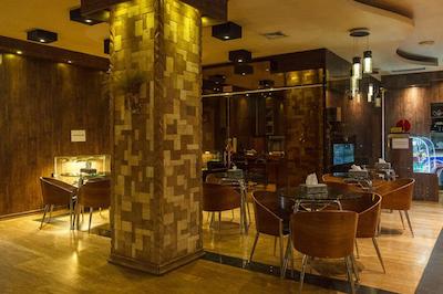 هتل آپادانا