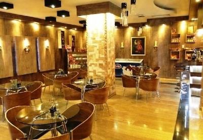 هتل آپادانا