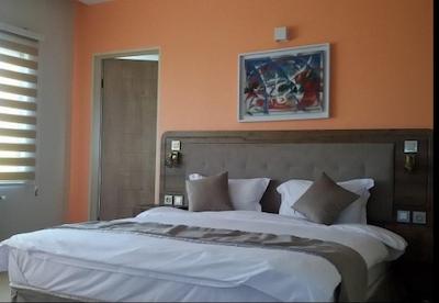 هتل آپارتمان ترنج متین