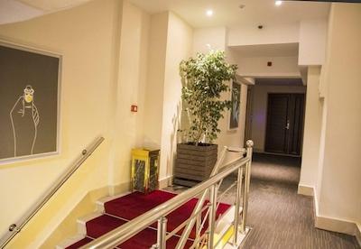 هتل آپارتمان ترنج متین