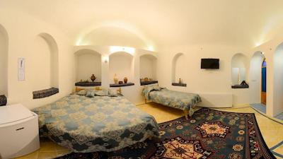 هتل اقامتگاه سنتی خادمی کاشان