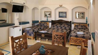 هتل اقامتگاه سنتی خادمی کاشان