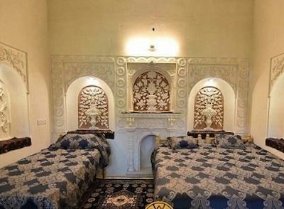هتل اقامتگاه سنتی خادمی کاشان