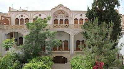 هتل اقامتگاه سنتی خادمی کاشان