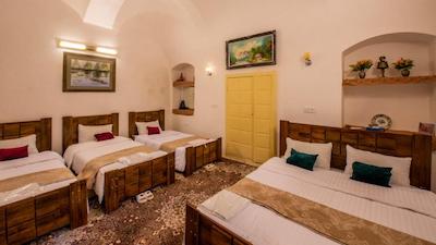 هتل اقامتگاه سنتی خادمی کاشان