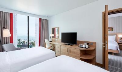 هیلتون گاردن این مسقط ال خوویر