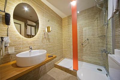 آل سیزن هتل