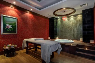 اورنج کانتی ریزورت هتل بلک