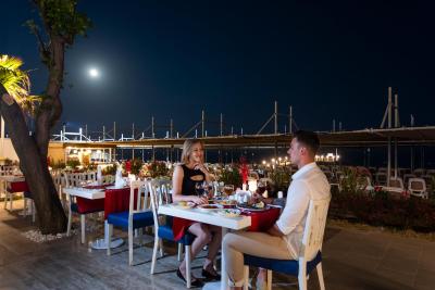 اورنج کانتی ریزورت هتل بلک