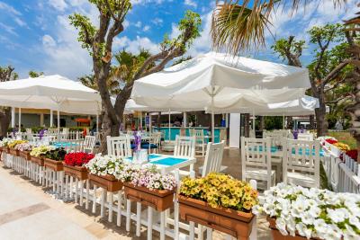 اورنج کانتی ریزورت هتل بلک