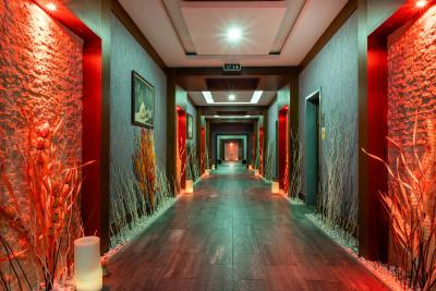 اورنج کانتی ریزورت هتل بلک