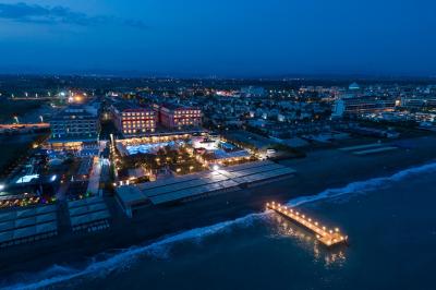 اورنج کانتی ریزورت هتل بلک